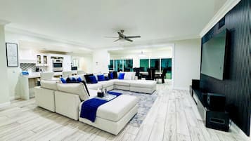 Smart TV, fireplace, DVD player, stereo