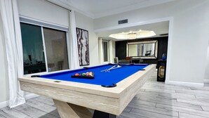 Games room - Luxury Scottsdale Home:6BR W/8 Beds, 4BA,Heated Pool, HotTub,Putting Green,&More (Scottsdale)