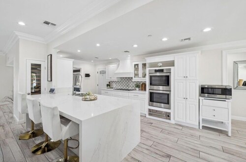 Luxury Scottsdale Home:6BR W/8 Beds, 4BA,Heated Pool, HotTub,Putting Green,&More
