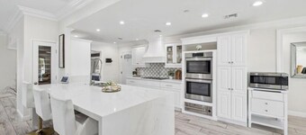 Luxury Scottsdale Home:6BR W/8 Beds, 4BA,Heated Pool, HotTub,Putting Green,&More