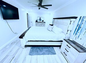 6 chambres, coffres-forts dans les chambres, bureau