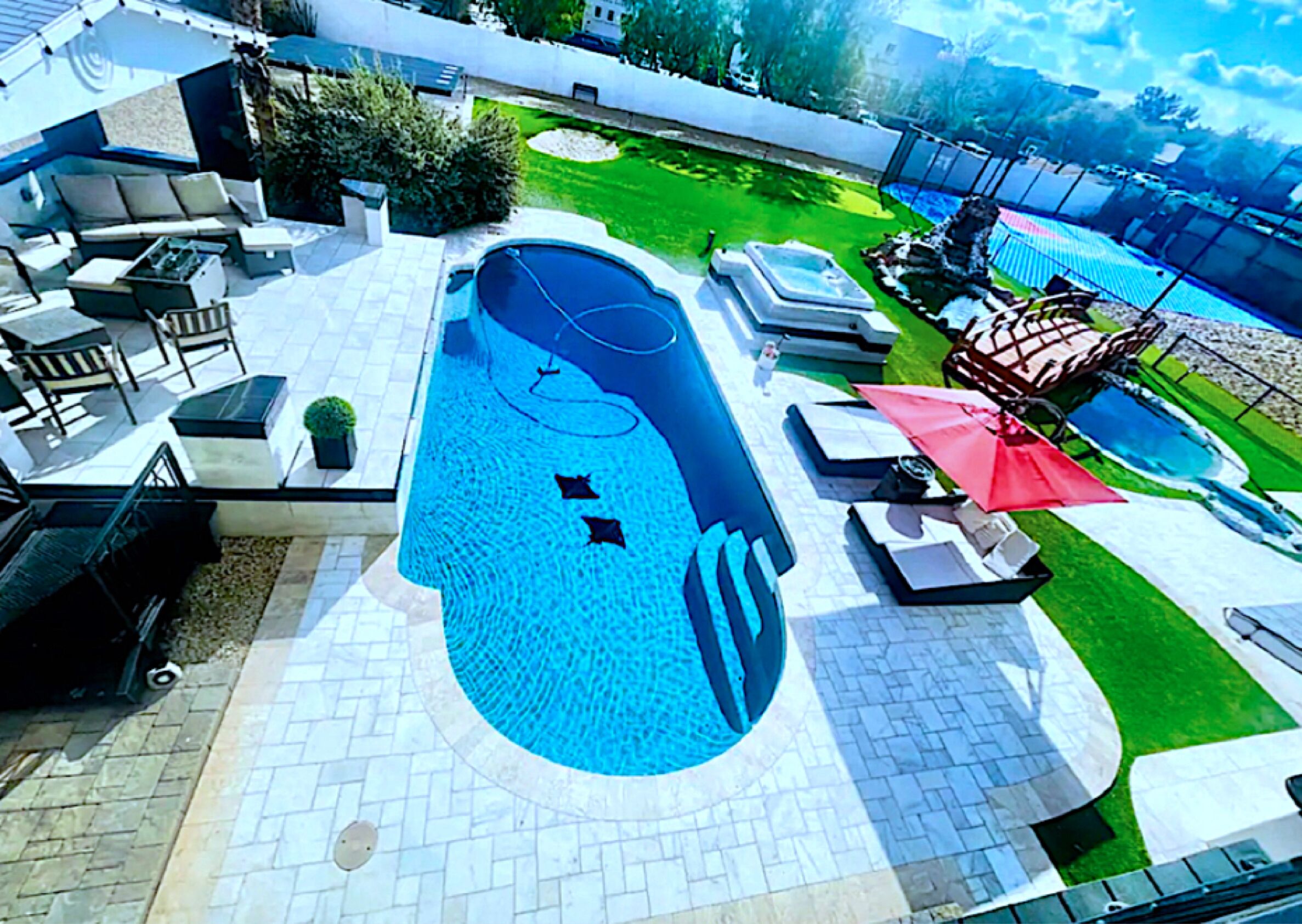Outdoor pool, a heated pool