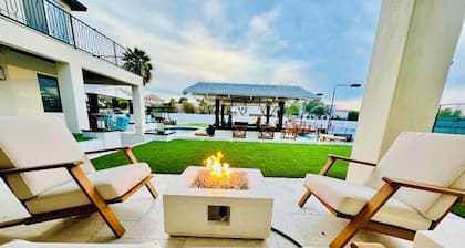 Luxury Scottsdale Home:6BR W/8 Beds, 4BA,Heated Pool, HotTub,Putting Green,&More