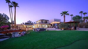 Exterior - Luxury Scottsdale Home:6BR W/8 Beds, 4BA,Heated Pool, HotTub,Putting Green,&More (Scottsdale)