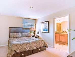5 bedrooms, desk, travel crib, free WiFi - Gorgeous 5 Bed 4 Bath Townhome With Splash Pool in Paradise Palms (Kissimmee)