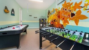 Games room - Beautiful Solara Resort 7 Bedroom Home (Kissimmee)