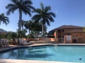 Piscine extérieure, piscine chauffée