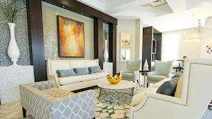 Unclassified image, 4 of 35, button - Gorgeous 5 Bedroom 4,5 Bath Pool Home With Games Room (Davenport)