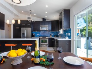House, 3 Bedrooms | Private kitchen | Oven, toaster, cookware/dishes/utensils