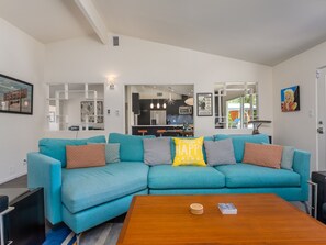 House, 3 Bedrooms | Living room