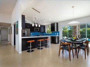 Huis, 3 slaapkamers | Privékeuken | Een oven, een broodrooster, kookgerei, borden en bestek