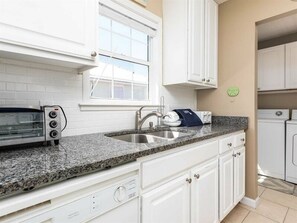 Private kitchen - Red Robyn by Meyer Vacation Rentals (Gulf Shores)