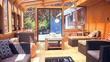 House (3 Bedrooms) | Living room