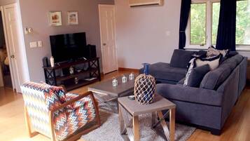 House (3 Bedrooms) | Living room