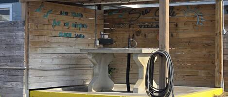Fish cleaning station