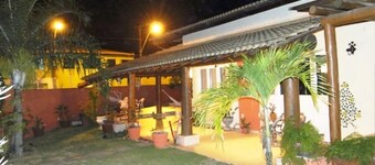 Casa 04 suites, piscina, zona verde, cerca de panaderías, restaurantes, playa.