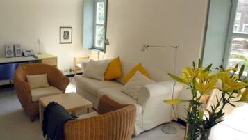 House | Living room | 30-inch TV with digital channels