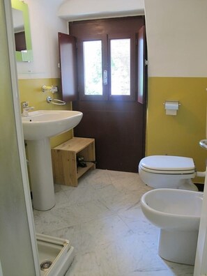 House | Bathroom