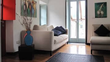 Hus | Vardagsrum | 30-tums tv med digitalkanaler