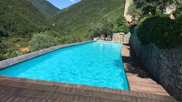 Hus | Pool | Utomhuspool