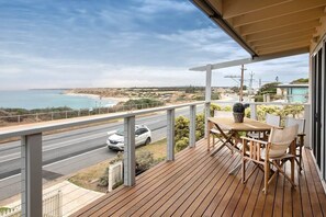 Outdoor dining - PORT WILLUNGA DREAMING a beach front experience (Port Willunga)