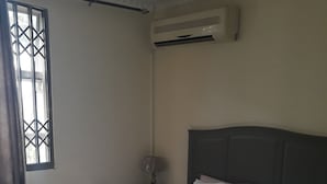 Double Room | Meja, ruang kerja komputer riba, Wi-fi percuma, cadar katil 