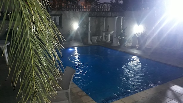 Kolam renang terbuka 