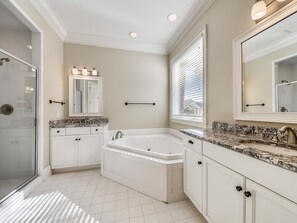 Towels - 4 Urchin Manor ~ Fantastic Multi Family Home with Pool and Pet Friendly! (Hilton Head Island)