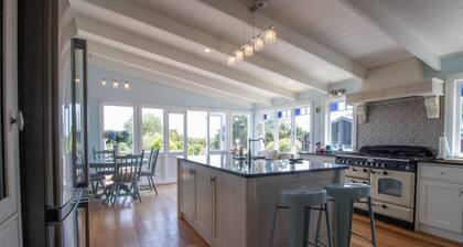 Scenic Homestead Retreat Near New Plymouth