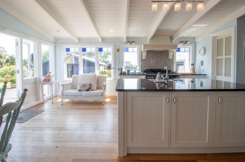 Scenic Homestead Retreat Near New Plymouth