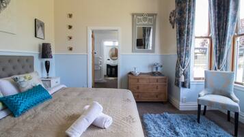 5 bedrooms, iron/ironing board, WiFi, bed sheets