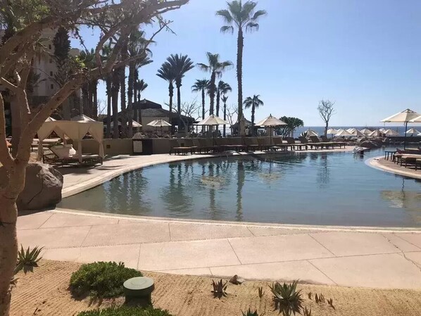 Außenpool, Infinity-Pool