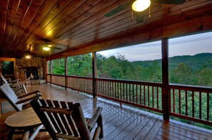 Terrace/patio - Aska Adventure Lodge- Big Game Room | Outdoor Fireplace | Firepit | Hot Tub (Blue Ridge)