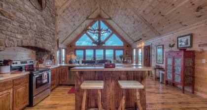 Cloud Top Cabin- Pet Friendly | Screened Porch | Long Range Views | Close to Town