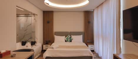 Suíte luxo, 2 quartos, quartos conectados (Jacuzzi) | 1 quarto, frigobar (abastecido com alguns itens grátis)