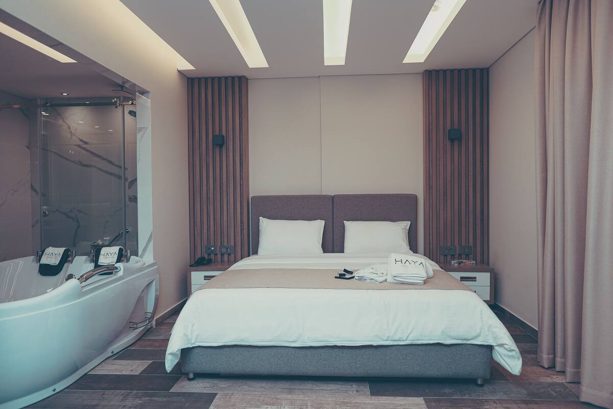 Deluxe Suite (Jacuzzi) | Minibar (some free items), in-room safe, blackout drapes, soundproofing
