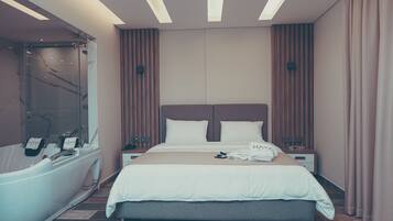 Deluxe Suite (Jacuzzi) | 1 bedroom, free minibar items, in-room safe, blackout drapes