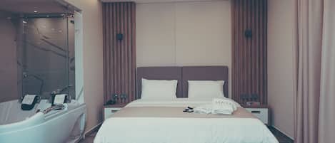 Deluxe Suite (Jacuzzi) | Free minibar items, in-room safe, blackout drapes, soundproofing