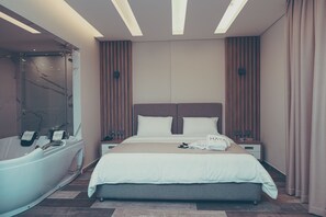 Suíte luxo (Jacuzzi) | Frigobar (abastecido com alguns itens grátis), cofres nos quartos