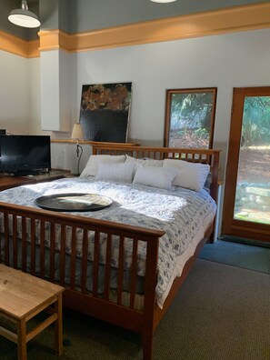3 bedrooms, desk, iron/ironing board, travel cot