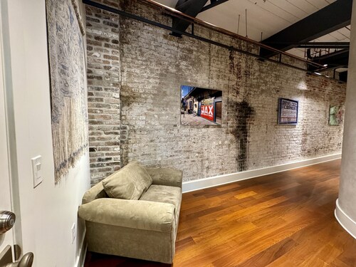 Private Elevator - 2500 SQFT Full Floor - Luxury 3BD/3.5Bath - Grocery/Superdome