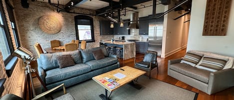 Smart TV, Netflix, Hulu, streaming services