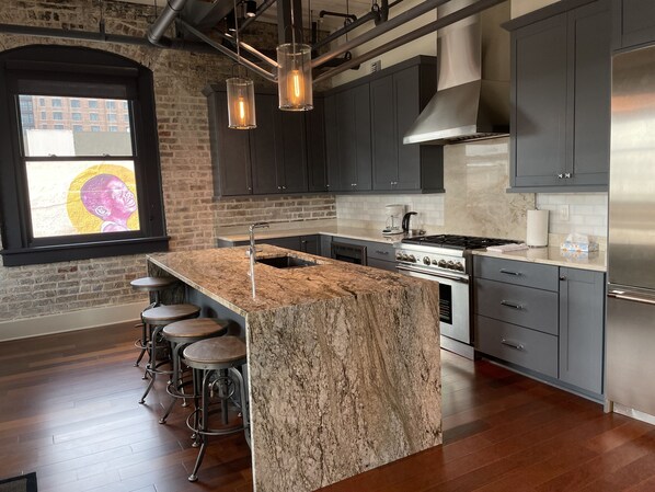 Fridge, microwave, oven, stovetop - Private Elevator - 2500 SQFT Full Floor - Luxury 3BD/3.5Bath - Grocery/Superdome (New Orleans)