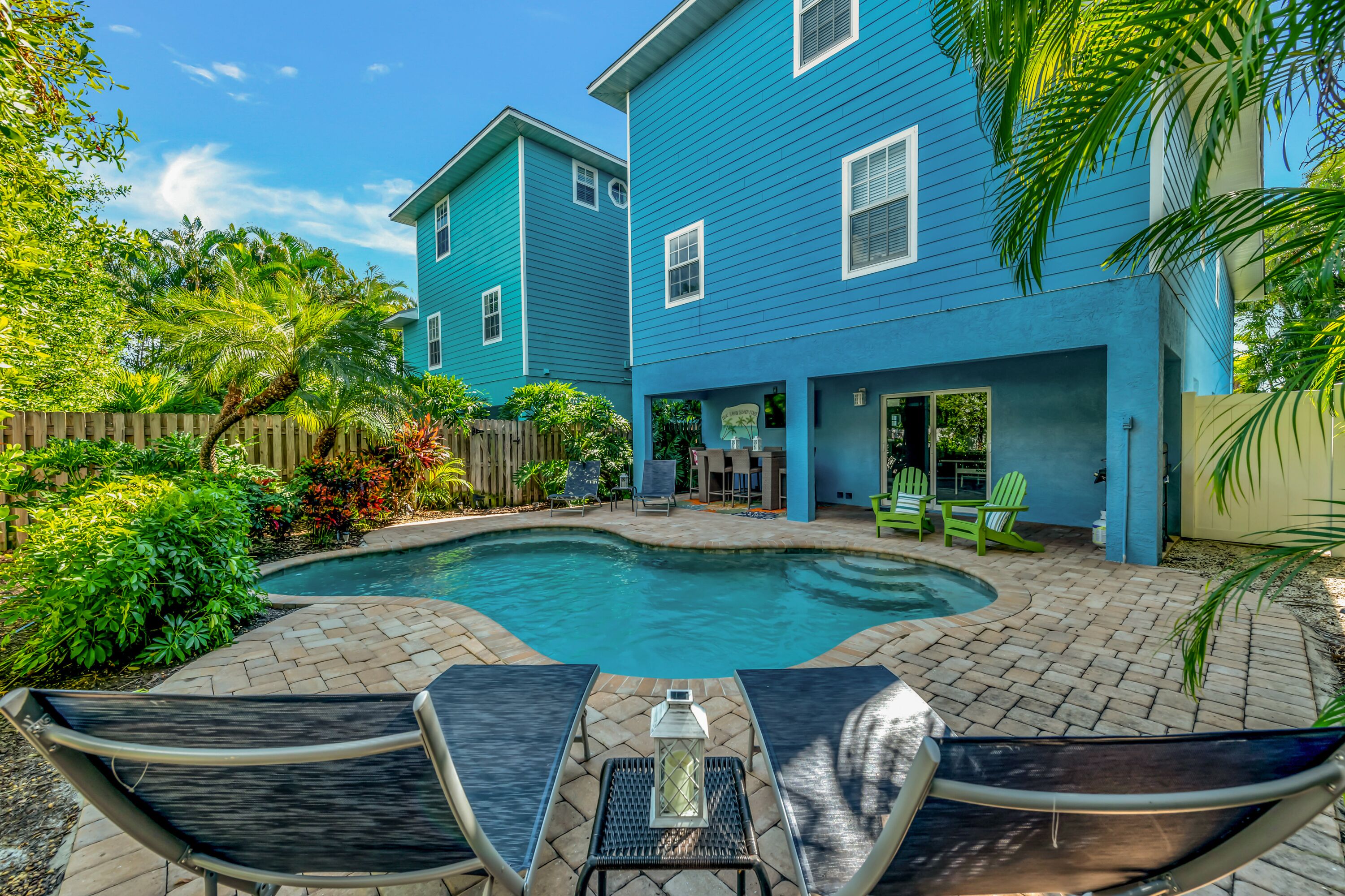 Blue Haven Beach House - Peek at Gulf, Heated Pool, Elevator, 4 Min Walk to Beach, Games!