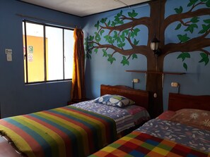 Free WiFi, bed sheets - Hostal Transilvania (Baños de Agua Santa)