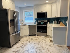 Fridge, microwave, oven, stovetop - Private Pool! 12 Person Spa! Fire Pit! (Nashville)