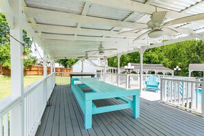 Outdoor dining - Saltwater Pool & Brand New Hot Tub+Games (Nashville)