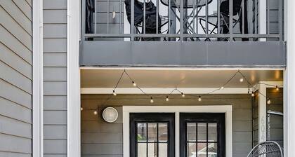 Patio! Walk 2 Bars! Free Parking! #604