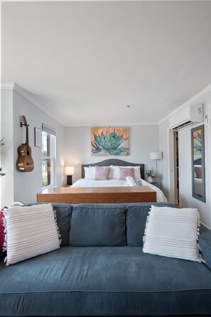 Smart TV, books, stereo - Spring Break! Walk 2 Bars! Free Parking! #604 (Nashville)