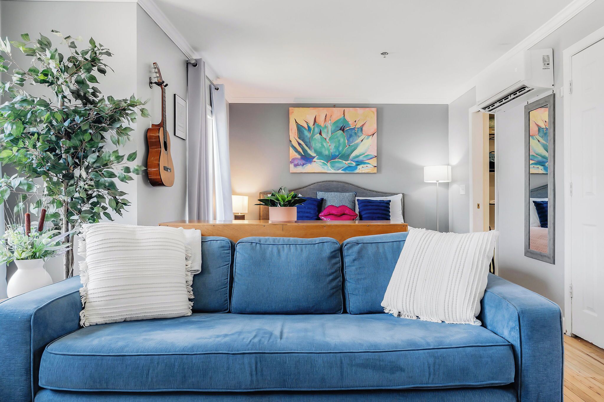 Smart TV, books, stereo